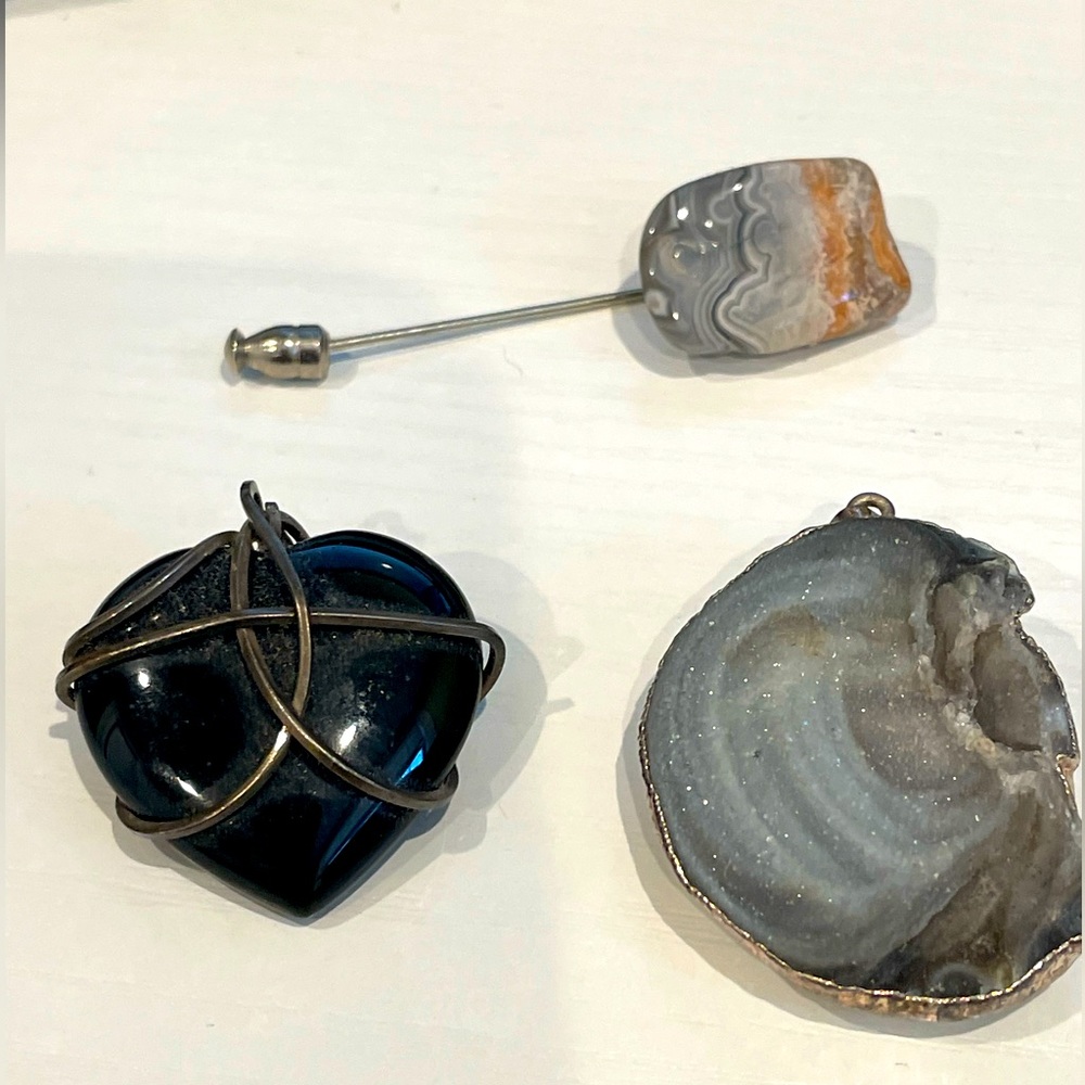 Lot of 3 real Stone pendants heart and stick pin - Picture 1 of 3